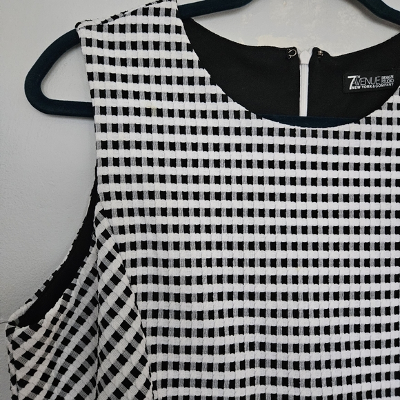 EUC New York & Company Black and White Peplum Blouse | XL - Picture 2 of 3